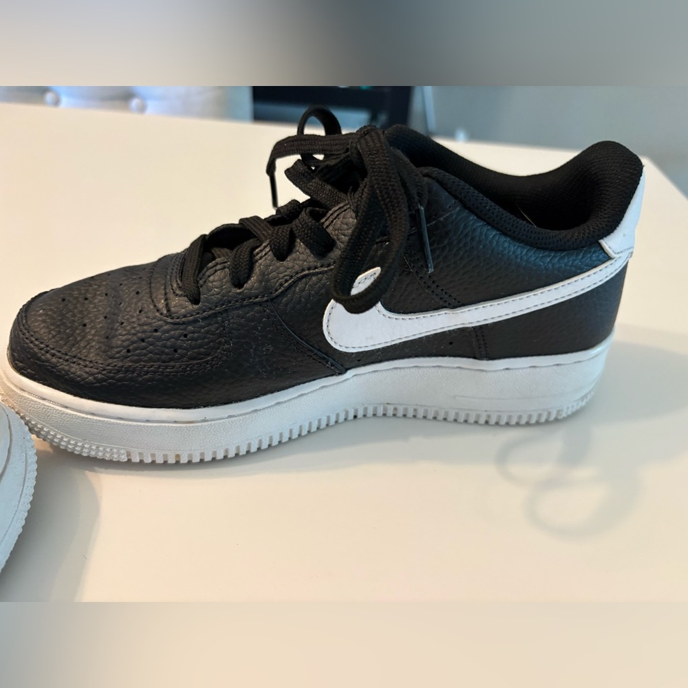 Nike Air Force 1 black/‎ white youth 6.5 (fits women’s 8-8.5) - Picture 7 of 10